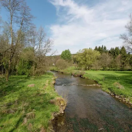 With Pool Vakantiehuis Desnié