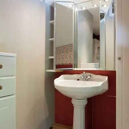 With Pool Vakantiehuis Desnié